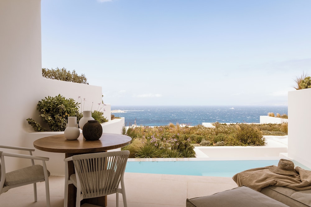 Signature Suite, Jetted Tub, Sea View - Photo 6