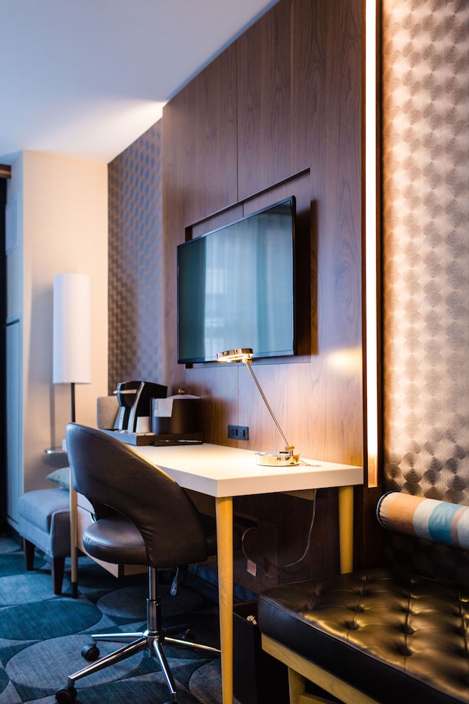 Standard Room, 1 King Bed (Communication, Accessible Tub)