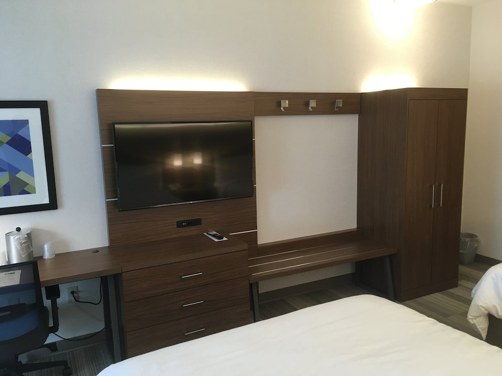 Suite, Multiple Beds - Photo 2
