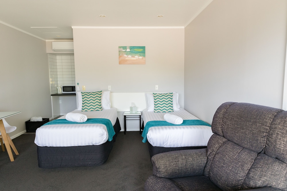 Standard Studio, 2 Twin Beds, Accessible photo 1