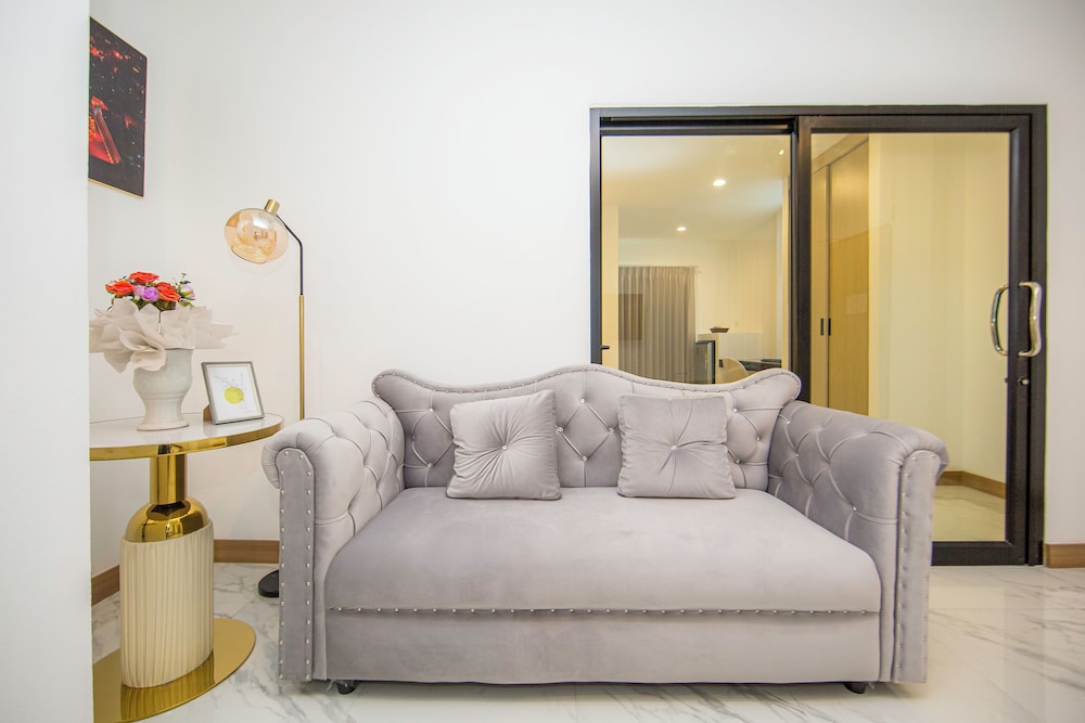 One Bedroom Suite - Photo 10