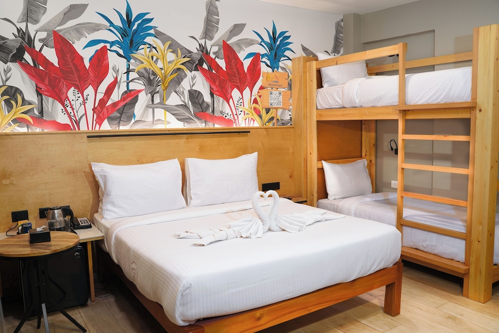 Urban Corner Family Suite - Photo 1