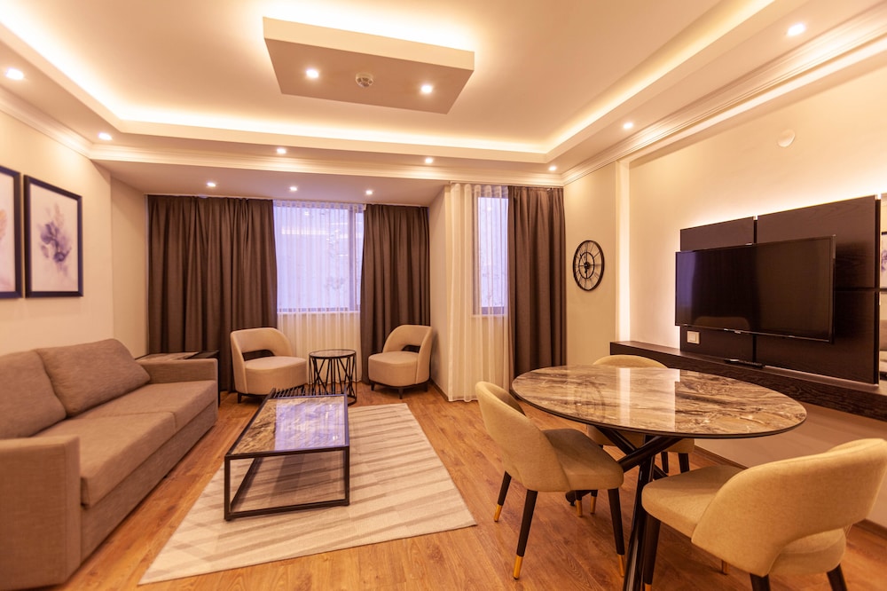 Comfort Suite, 1 Double Bed with Sofa bed, Smoking, Courtyard View photo 1