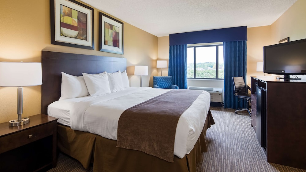 Standard Room, 1 King Bed, Bathtub, River View - Photo 2
