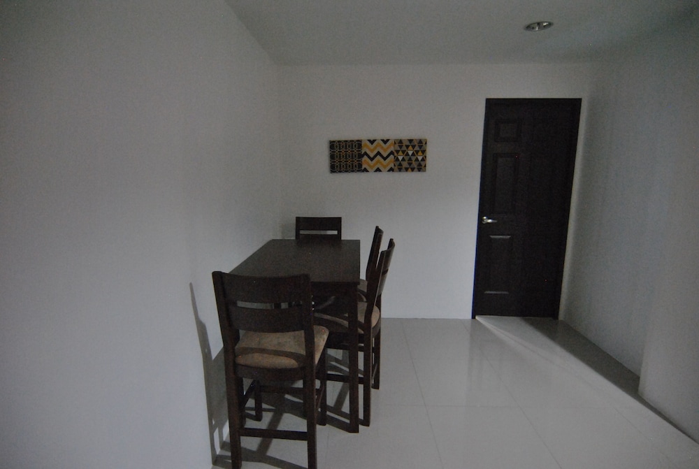 City Apartment, 2 Bedrooms (T12) photo 3