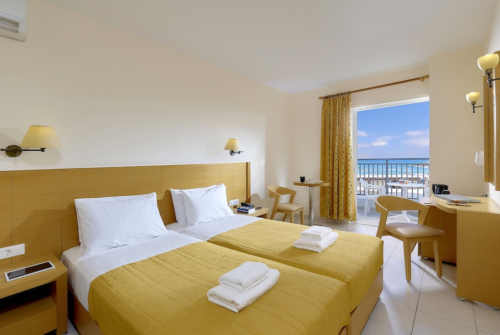 Standard Room, Front Sea View photo 1