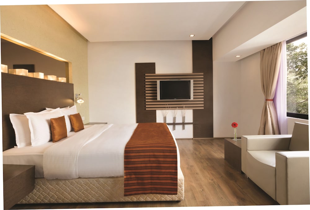 Executive Room, 1 King Bed, Non Smoking photo 2