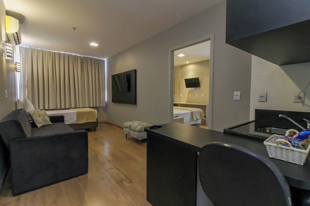 Suite - Photo 1