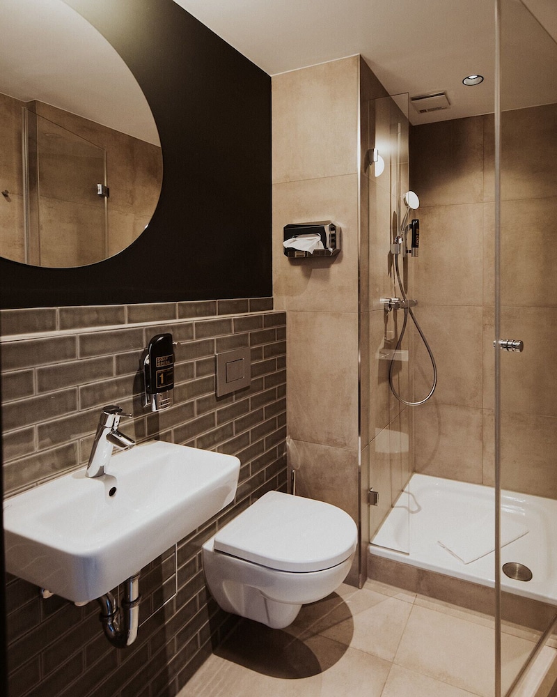 Comfort Double Room Single Use thumbnail 5