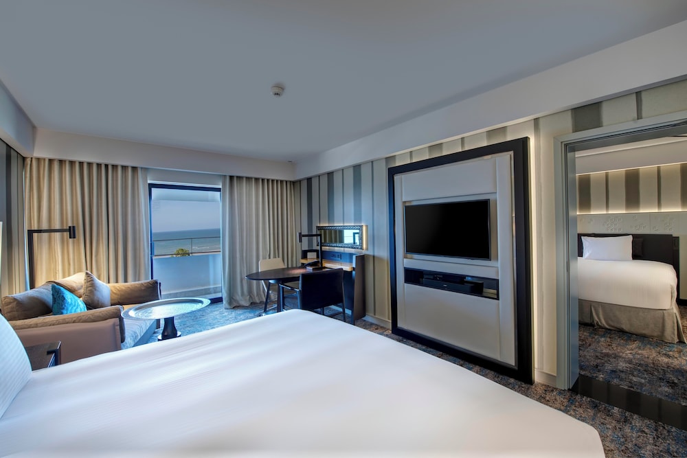 Club Room, 1 King Bed, Accessible, Balcony (Sunset View) - Photo 5