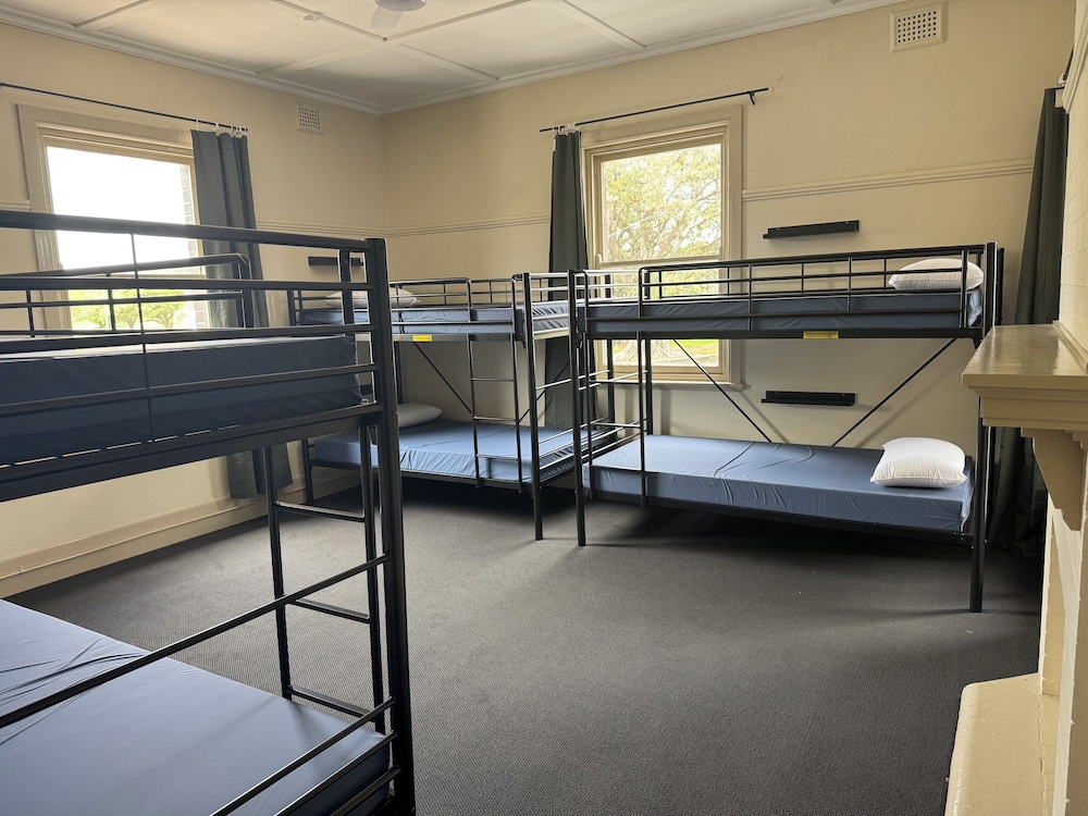 Mixed Dorm (6 beds) photo 1