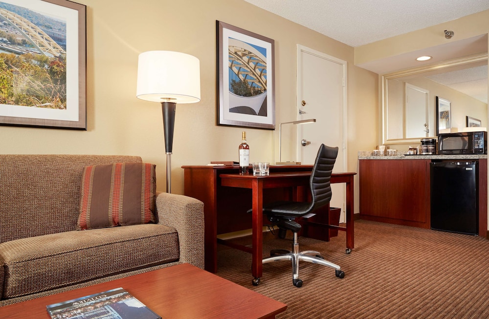 Suite, 1 King Bed, Non Smoking - Photo 1