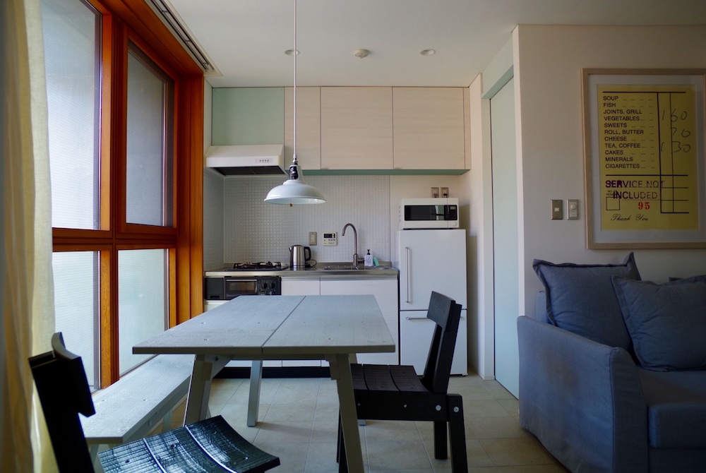Room (B2) photo 3