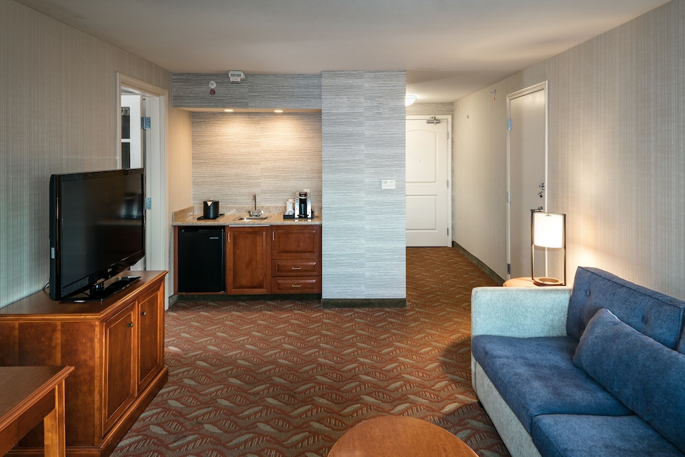 Suite, Accessible - Photo 3