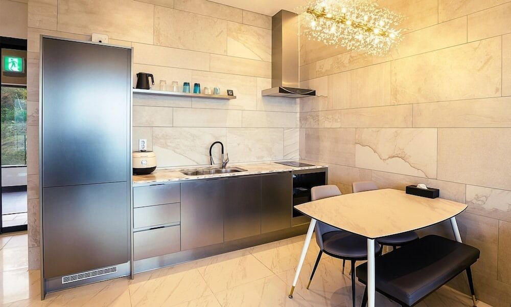 Suite - Photo 3