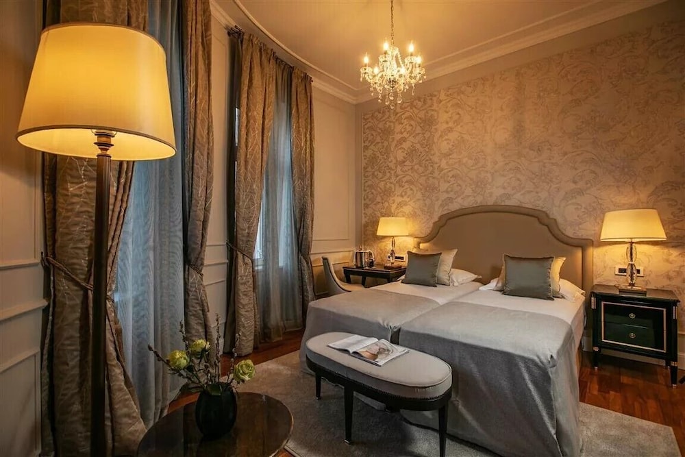 Superior Double or Twin Room, City View photo 2