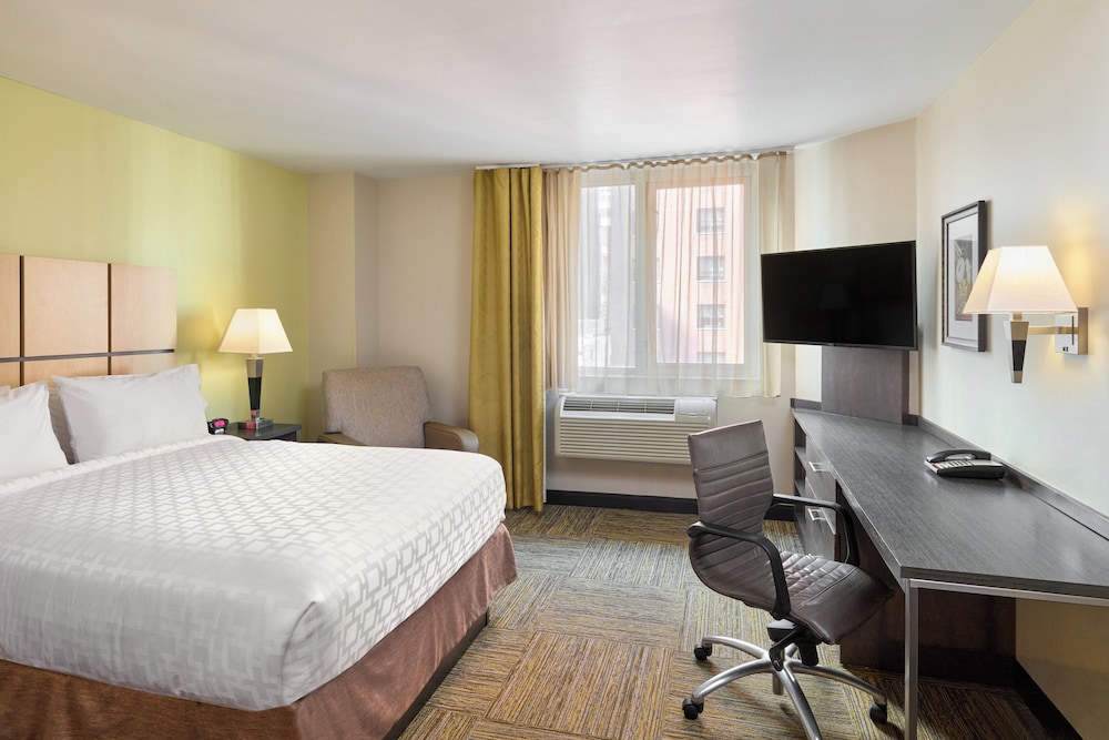 Studio Suite, 1 Queen Bed, City View