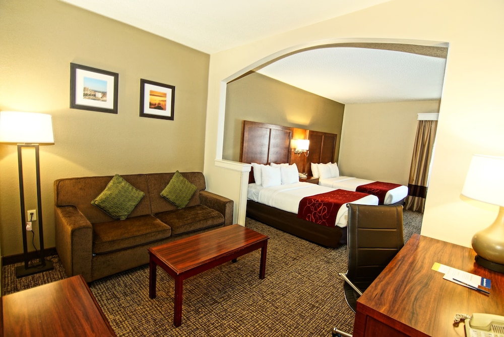 Suite, Multiple Beds, Non Smoking - Photo 3