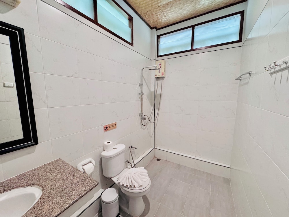 Deluxe Seaview - Photo 2