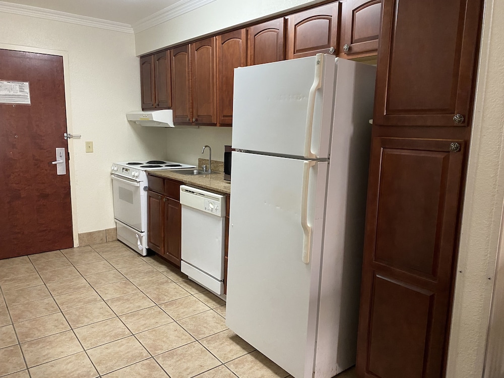 Deluxe Studio, 2 Queen Beds, Kitchenette photo 2