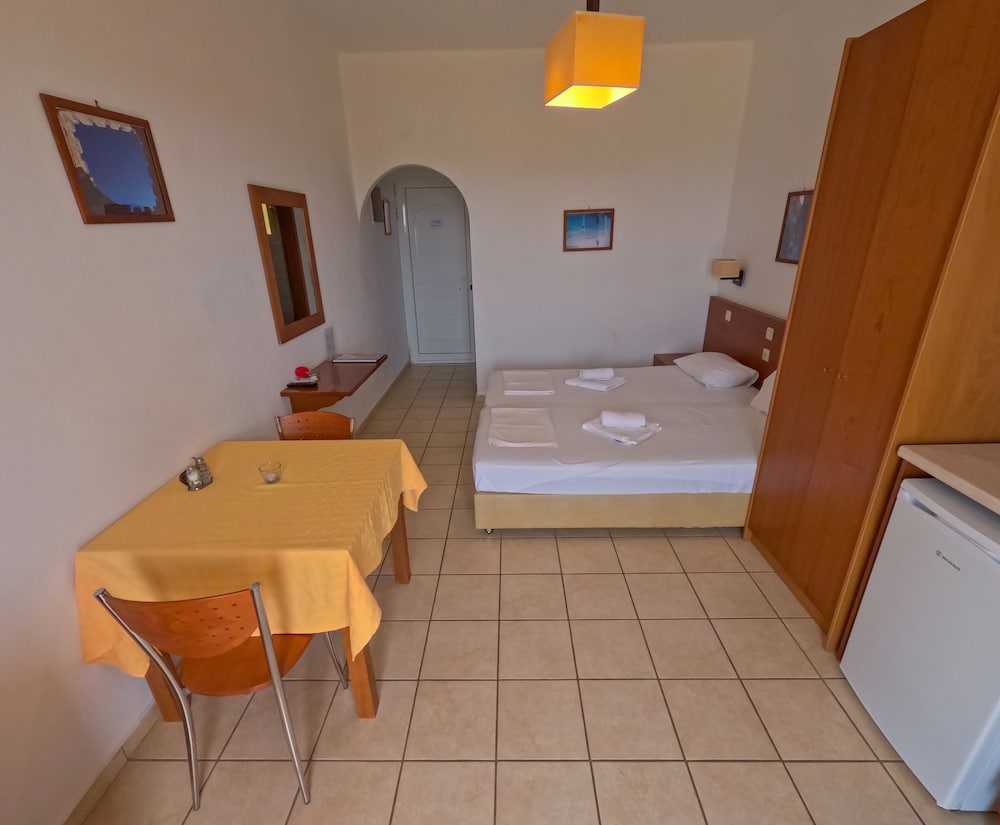 Studio, 2 Twin Beds, Sea View photo 3