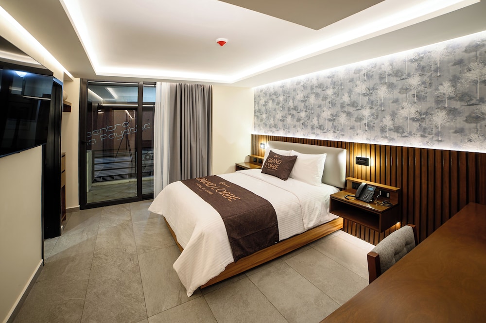 Deluxe Room, Balcony, City View