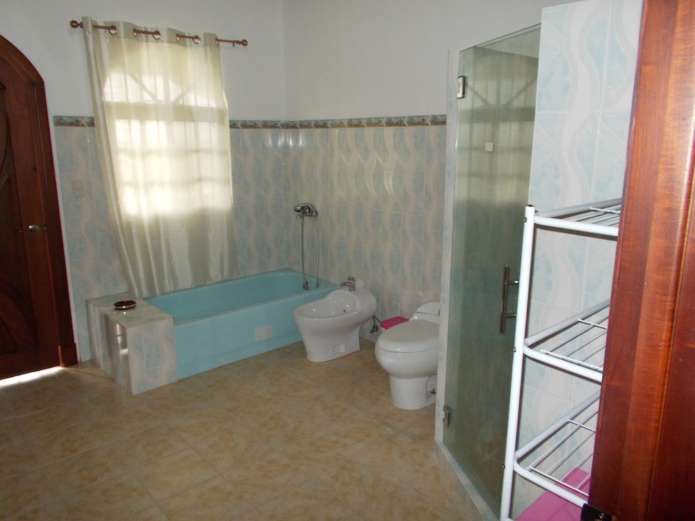 Queen Room photo 2