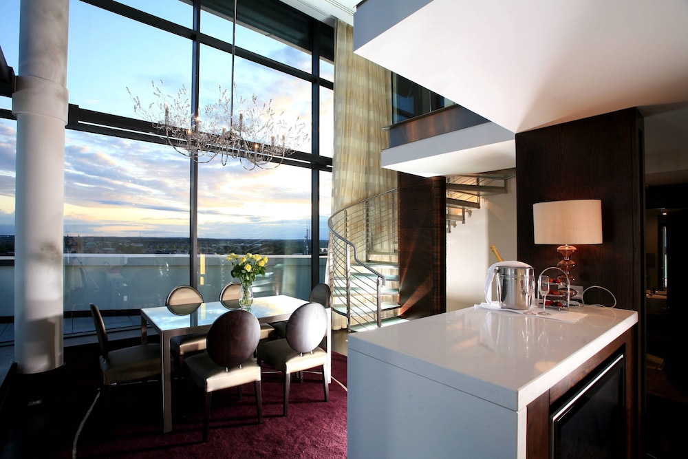 Presidential Suite, 1 King Bed, River View (Balcony), photo 6