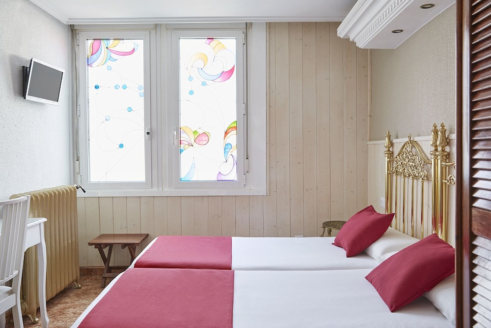 Standard Double Room - Photo 5