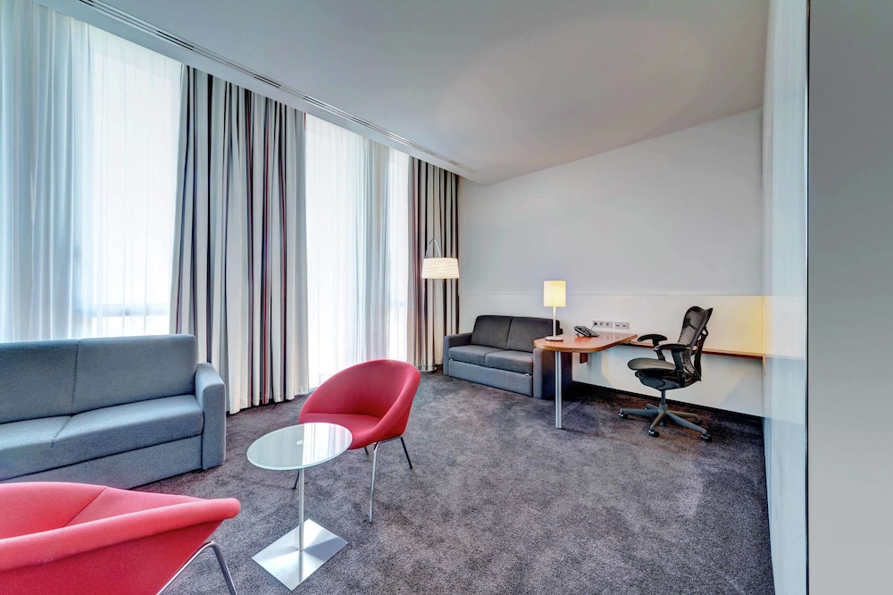 Junior Room, 1 King Bed