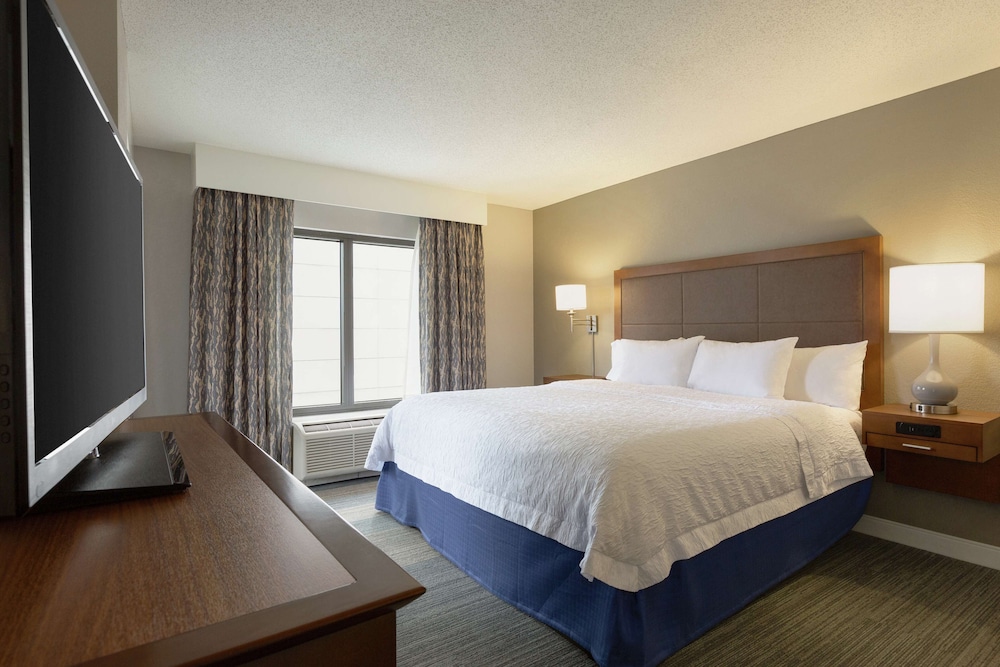 Suite, 1 King Bed, Bathtub, Corner