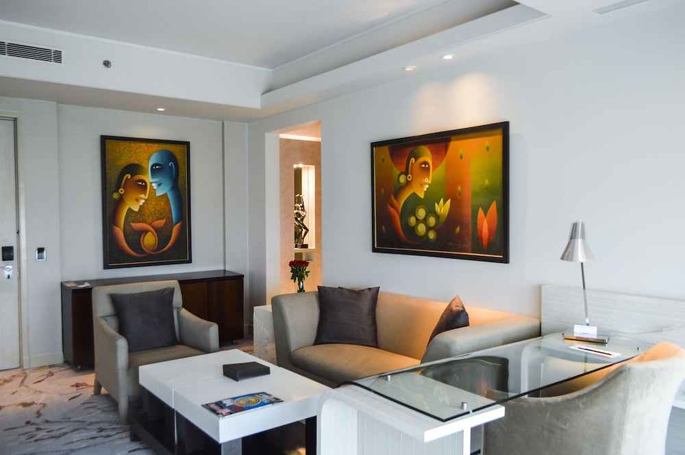 Executive Suite, 1 Bedroom - Photo 9