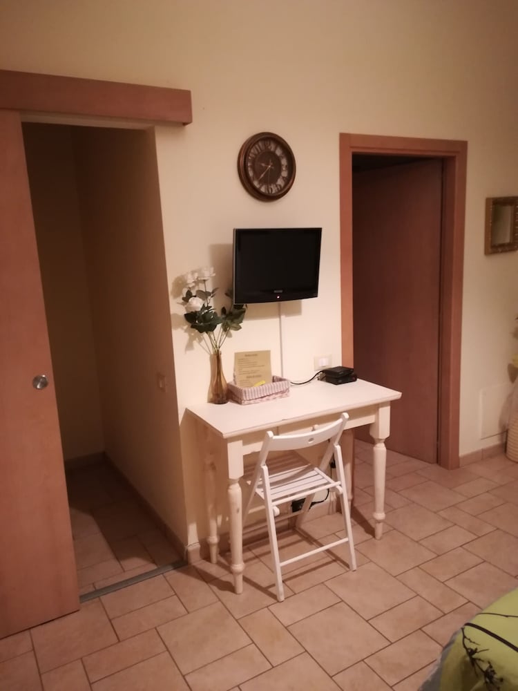 Basic Double Room photo 3