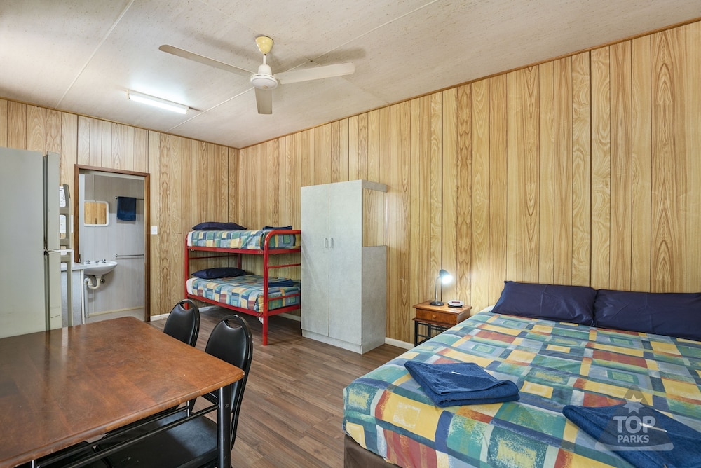 Family Cabin, Multiple Beds photo 2