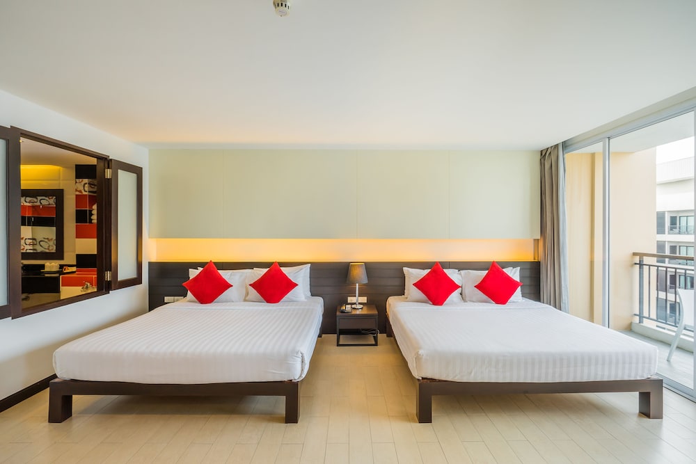 Grand Deluxe Family Room - Photo 5