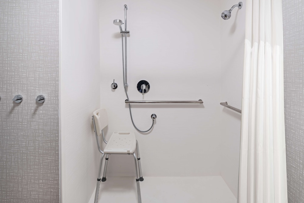 Classic Room, 1 King Bed, Accessible (Mobility Room - Roll In Shower) - Photo 1