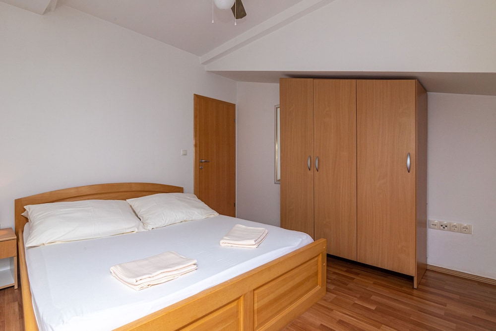 Apartment (A4)