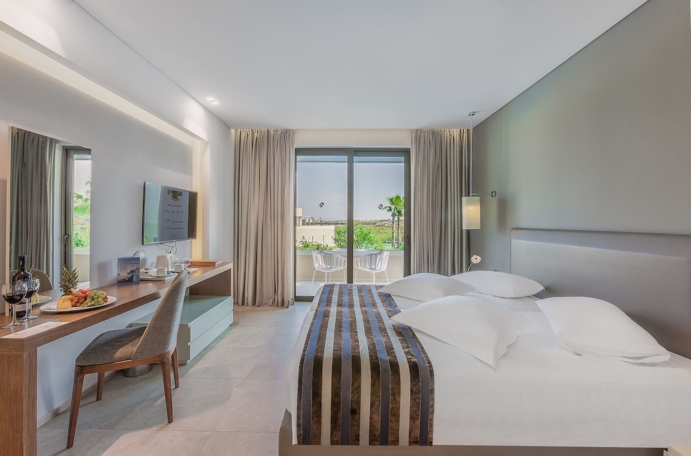 Executive Suite with Two Bedrooms Swim-up with Sharing Pool - Photo 14
