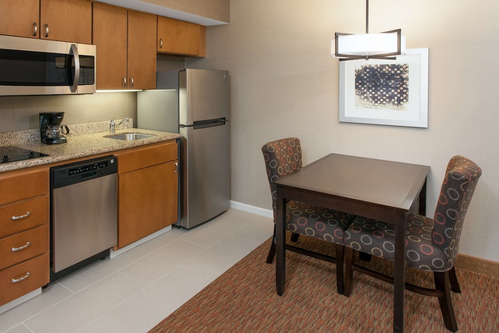 Suite, 1 Queen Bed, Accessible (Hearing) - Photo 5
