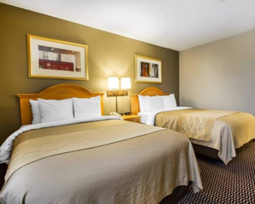 Standard Room, 2 Queen Beds, Non Smoking - Photo 5