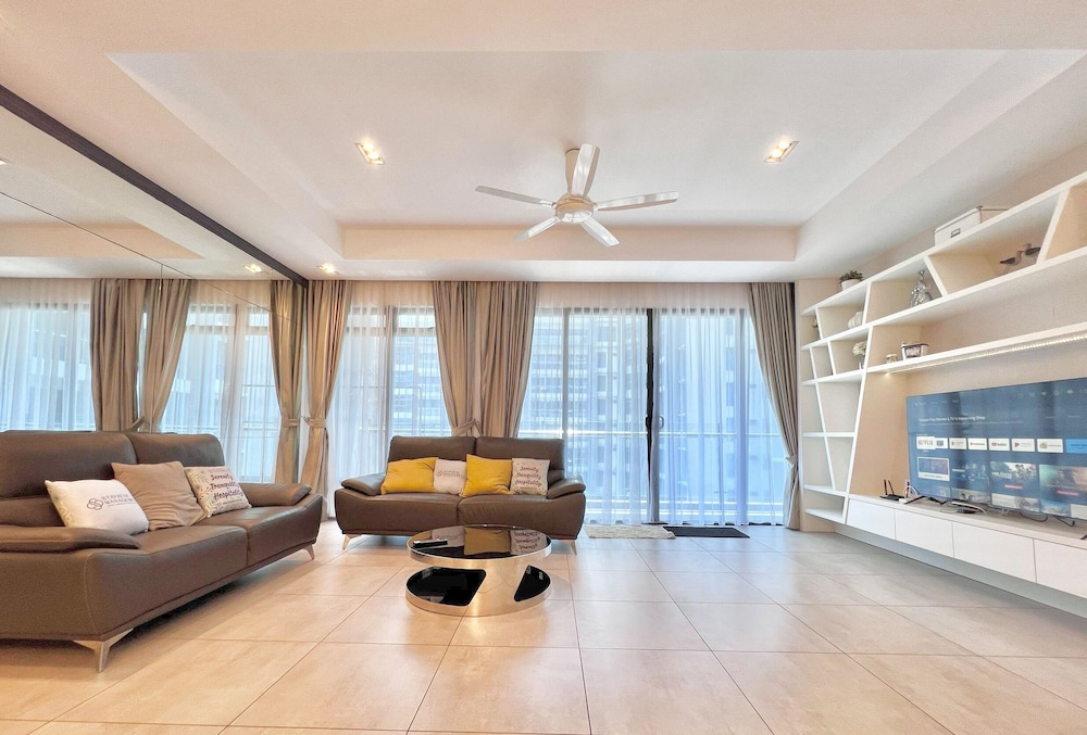 Exclusive Apartment, 3 Bedrooms, Non Smoking, Private Bathroom - Photo 1