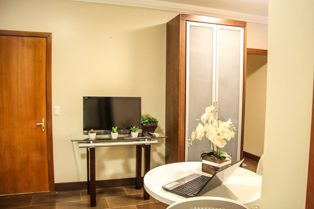 Family Suite, Jetted Tub (King) photo 2