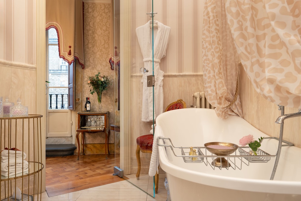 Suite (Imperial) photo 2