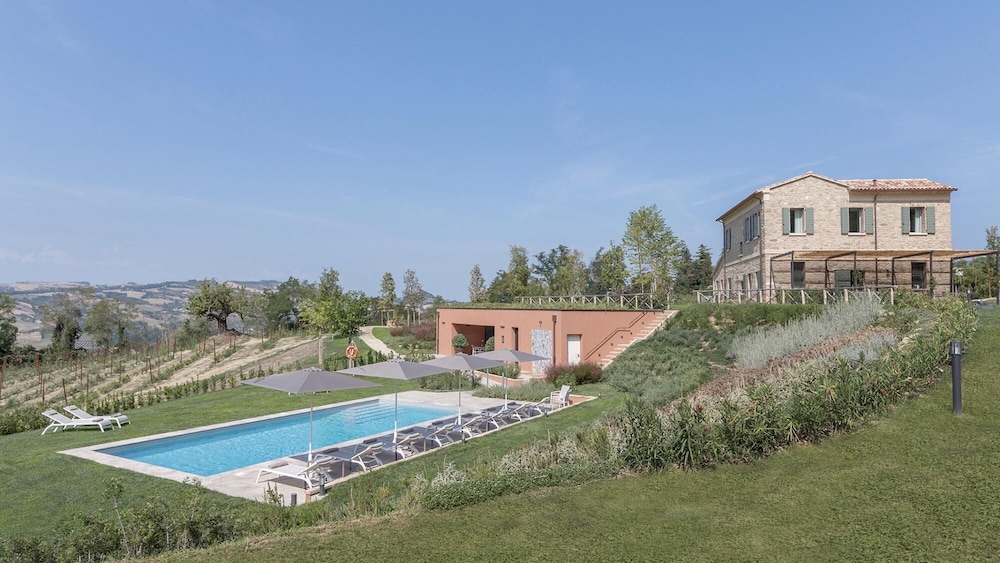 Villa photo 2