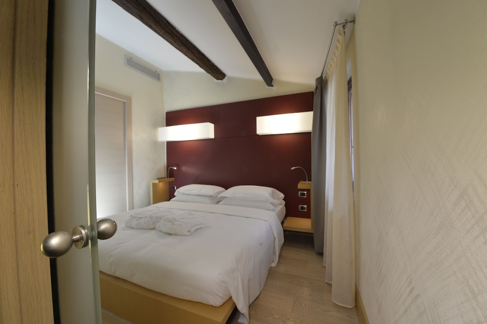 Junior Suite, 1 King Bed (Living Room)
