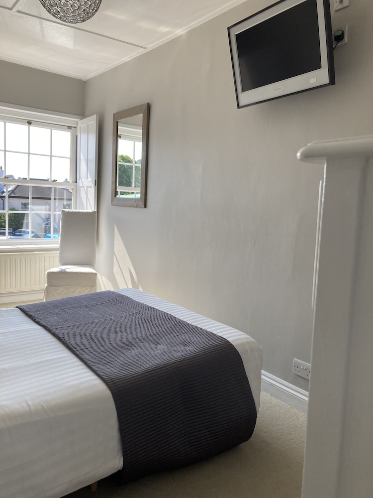 Comfort Double Room, Ensuite (Champagne) photo 3