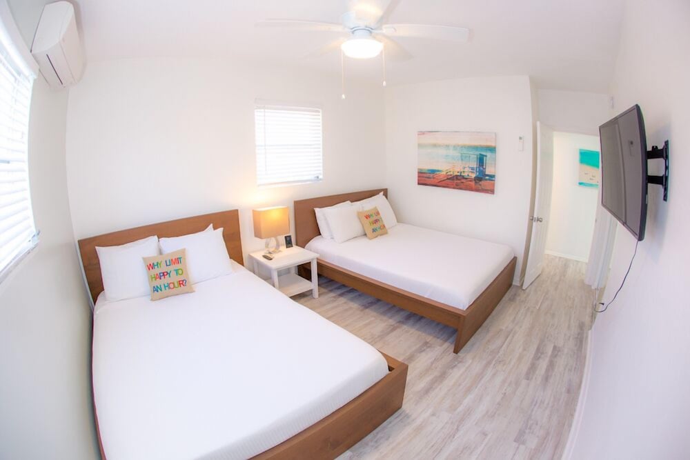 1 Bedroom Suite 2 Queens