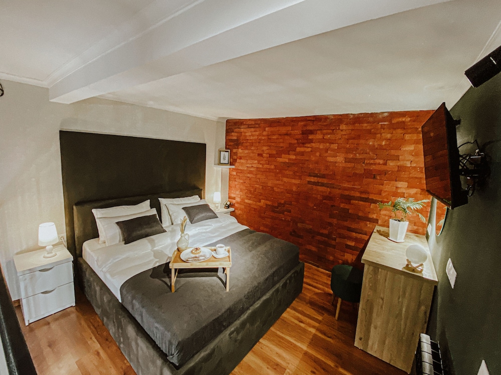 Split Level suite