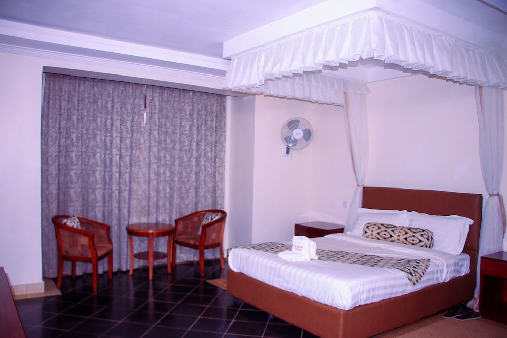 Deluxe Suite, City View photo 3