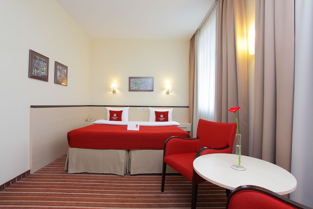 Business Room, 1 Queen Bed photo 3